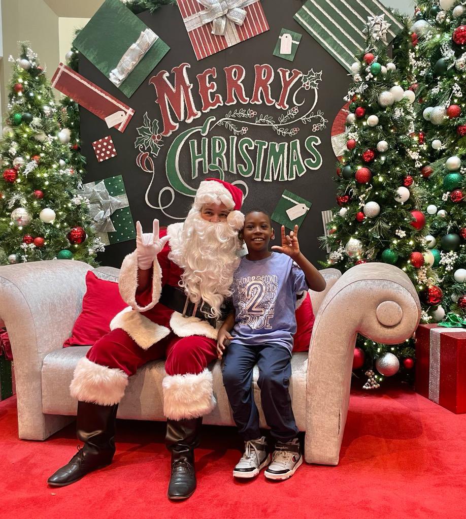 Thank you to Dolphin Mall and Dave & Busters for creating another unforgettable holiday experience for @OfficeofESE students! Special shoutout to “Signing Santa” for spreading joy and making it extra magical. #YourBestChoiceMDCPS
