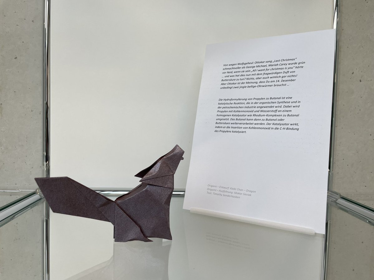 December 14… it’s Ottokar the little Wolf, howling to „Last Christmas“ …:) #art #origami #science @TU_Muenchen @TUMCatalysis