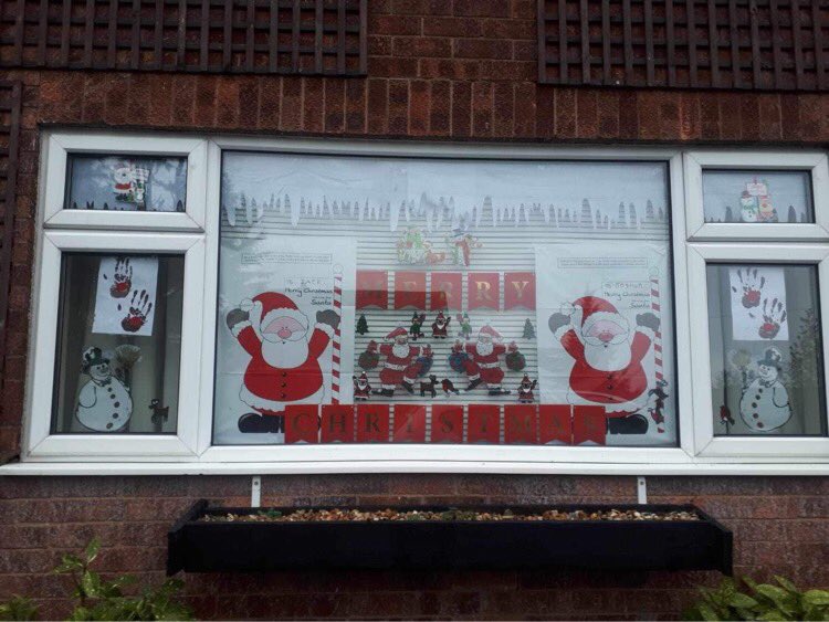 Thursday 14th December and our fourteenth #AdventWindow a lovely festive window with bits from all the family incl. grandkids reindeer handprints 🤗 #LincsConnect @lincsblogger