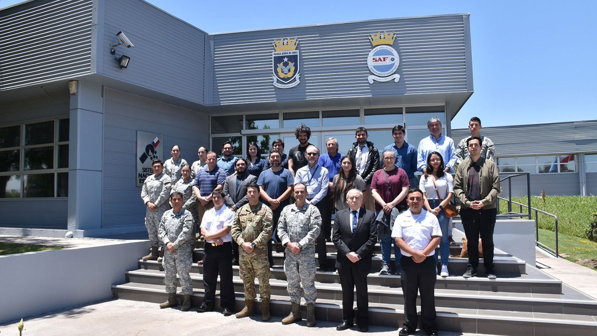 Los alumnos de la primera versión del Diplomado "Tecnología Satelital para SNSAT en Información Geoespacial", visitaron las dependencias del #SAF para conocer sobre las actividades que cumple #SAF y su directa participación en el Sistema Nacional Satelital

🇨🇱🛰️