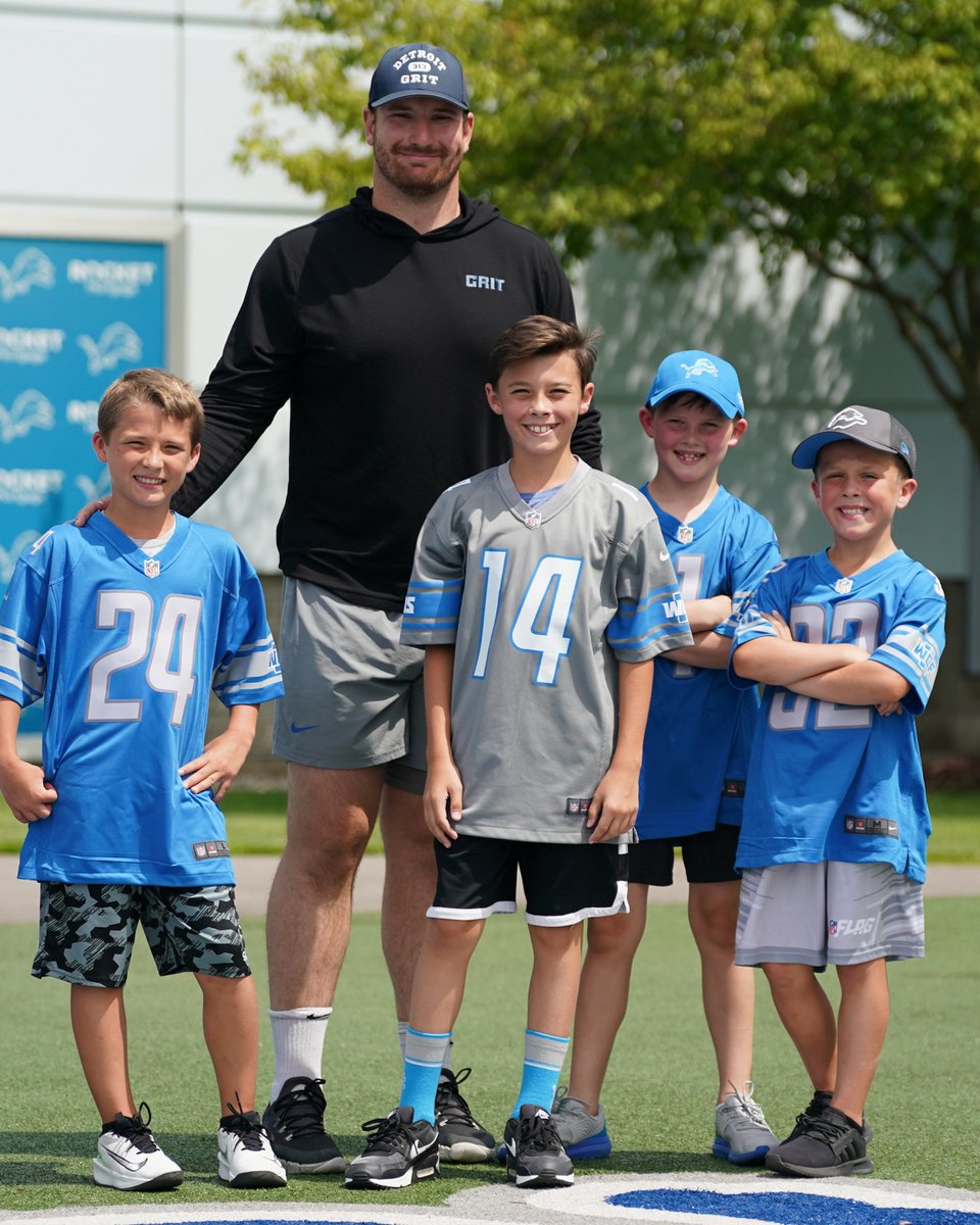 Lions's tweet image. RT to vote for @KNARFWONGAR for the #WPMOYChallenge, or cast your vote here: NFL.com/ManOfTheYear