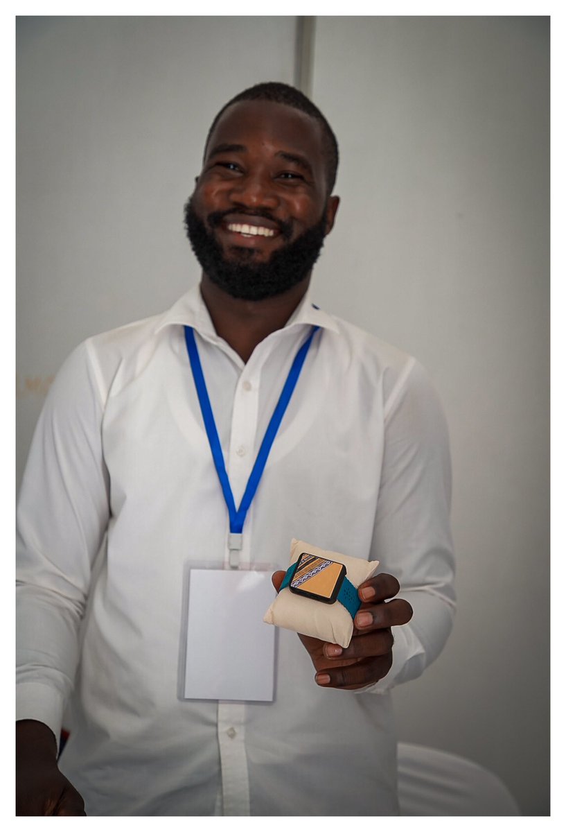 SerinaonX's tweet image. And that’s not even the most impressive part. The bracelet doesn’t need internet connection to function and can even send alerts to our ordinary “ka-torch”. You don’t need to have a smart phone!!How cool is that?!
#uiw2023