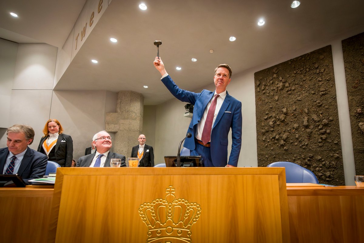 Kamerlid Martin Bosma (PVV) is vandaag gekozen tot Voorzitter van de #TweedeKamer. De verkiezing van @MartinBosma_pvv werd in de tweede ronde beslist. Lees meer: tweedekamer.nl/nieuws/kamerni… #verkiezingen2023 #Kamervoorzitter