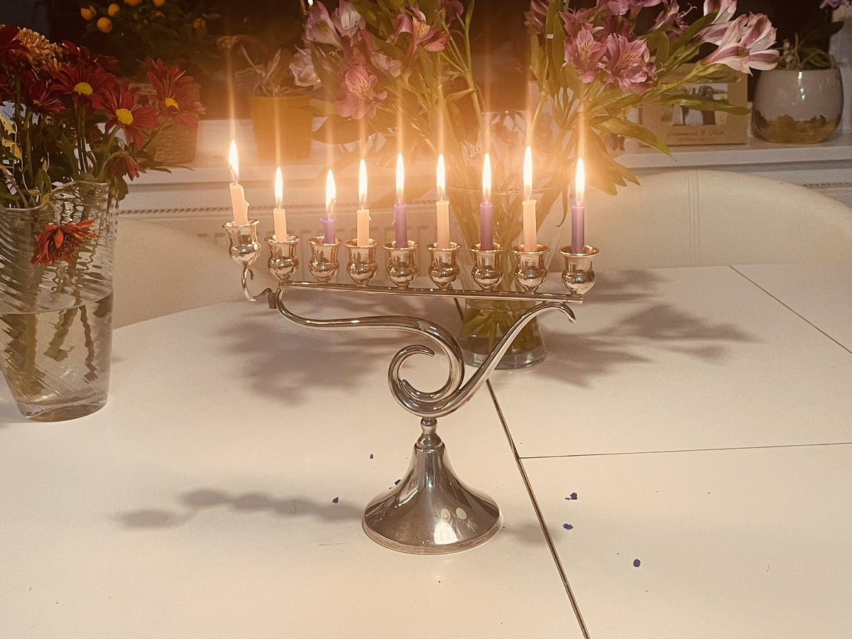 kidneydoc101's tweet photo. #Chanukah2023
#8thnight
#lastnight
Always a little sad when comes to an end
When the kids were home we’d have so much light as each would light their own #menorah
“It is during our darkest moments that we must focus to see the light”Aristotle
Let us all focus https://t.co/GfSVp5LJpe