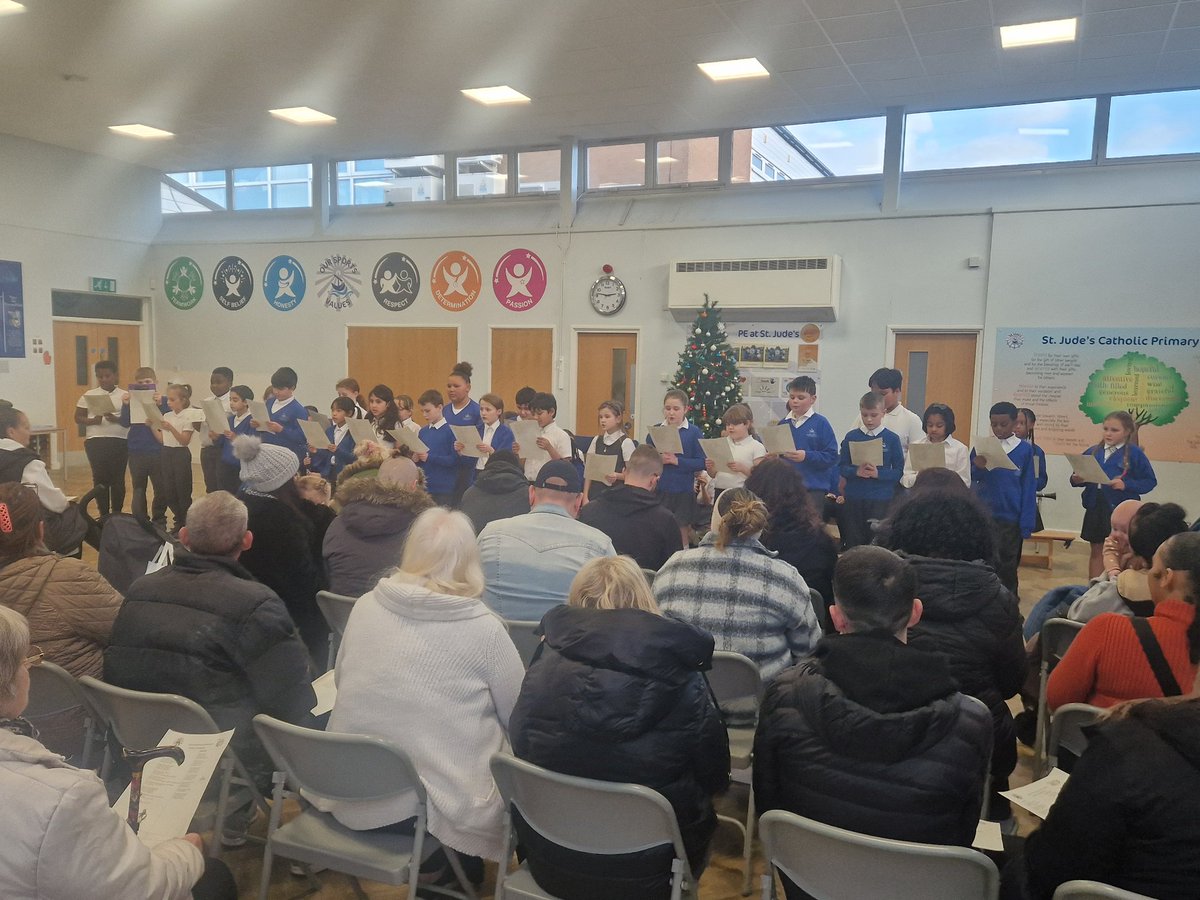We had the first of our Christmas performances this afternoon with a fabulous clarinet concert and singalong courtesy of pupils in Years 4 and 5. Thanks to our fabulous parents for coming! @BCPP__ @PrimaryTolkien
