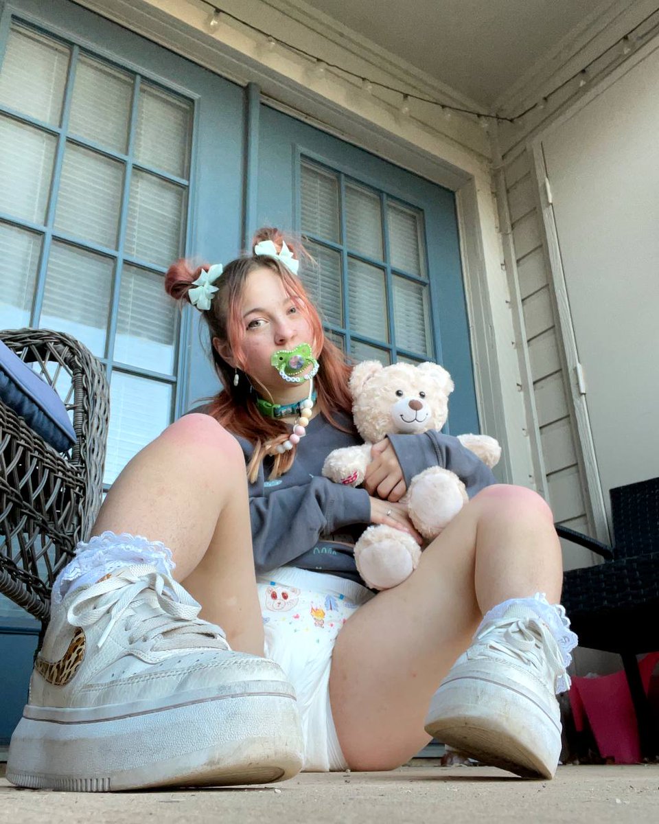 plushiecoyote's tweet image. Opening up my dms for the next two days with no fee 🎀