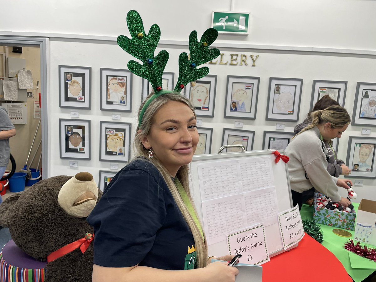 Fosse_TMET's tweet photo. Thank you to everyone who came to the Fosse Mead winter fair. It was wonderful to welcome so many of our brilliant Fosse families into the school #fmcommunity #fmfun #prizes https://t.co/fY7suVN6ze