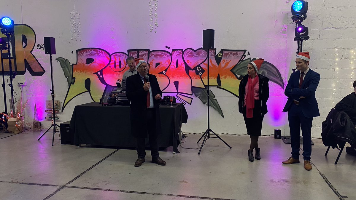 univ_lille's tweet image. 🎄 C'est la 6e édition des réveillons de fin d'année de l'Université de Lille avec @CrousLille !

Première étape : 130 convives sont ce soir au Pôle Deschepper de Roubaix pour passer une soirée festive et conviviale juste avant les vacances 🥳