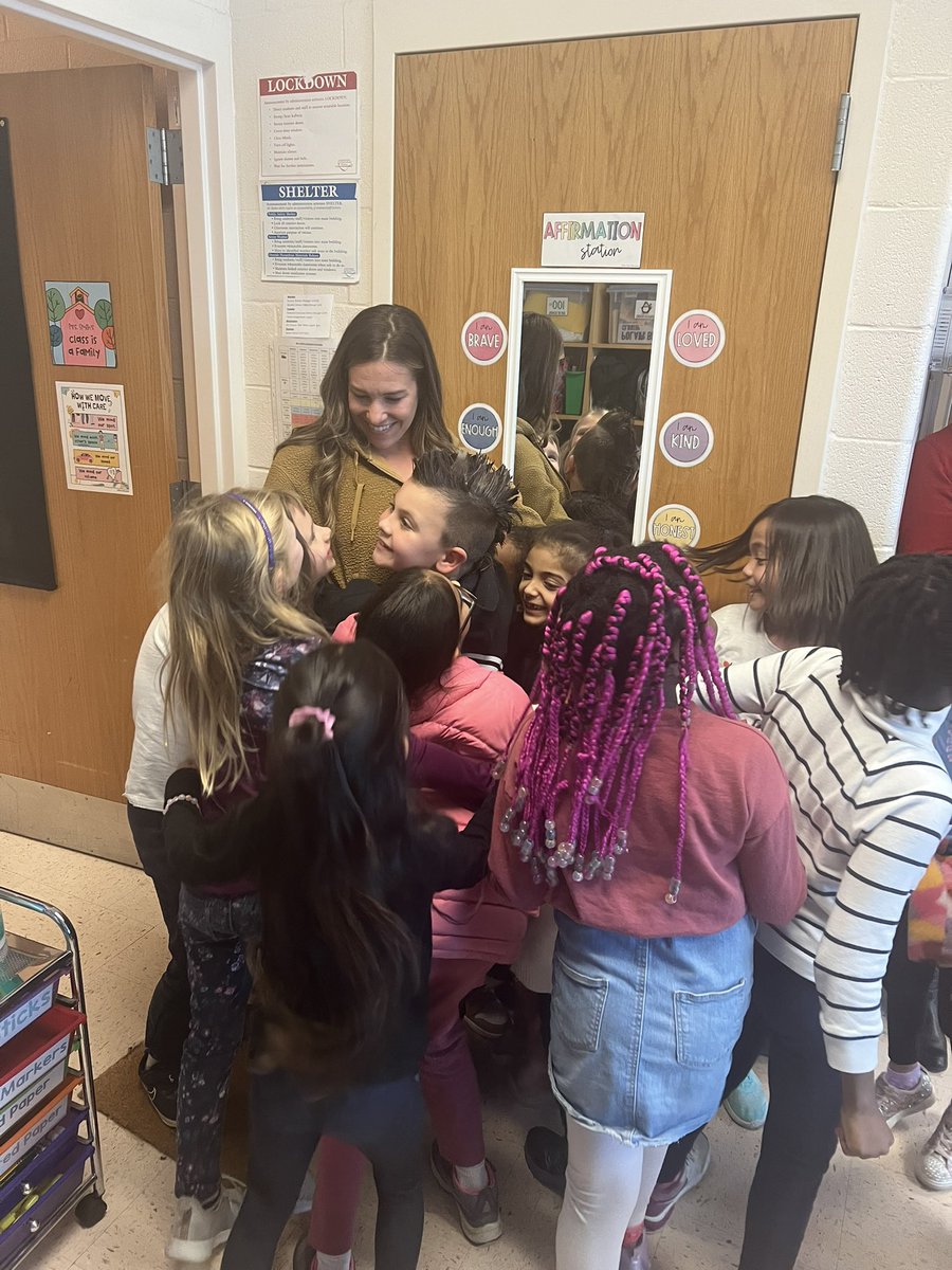 Ebony-Nicole Kelly, Principal-Lakewood ES tweet media