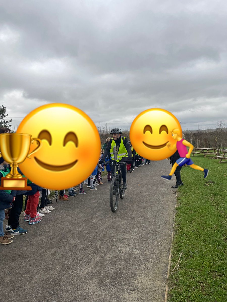 Passage de la flamme académique au collège Yvette Lundy d’Ay Champagne. Un moment de partage entre premier et second degré ! #CircoCN