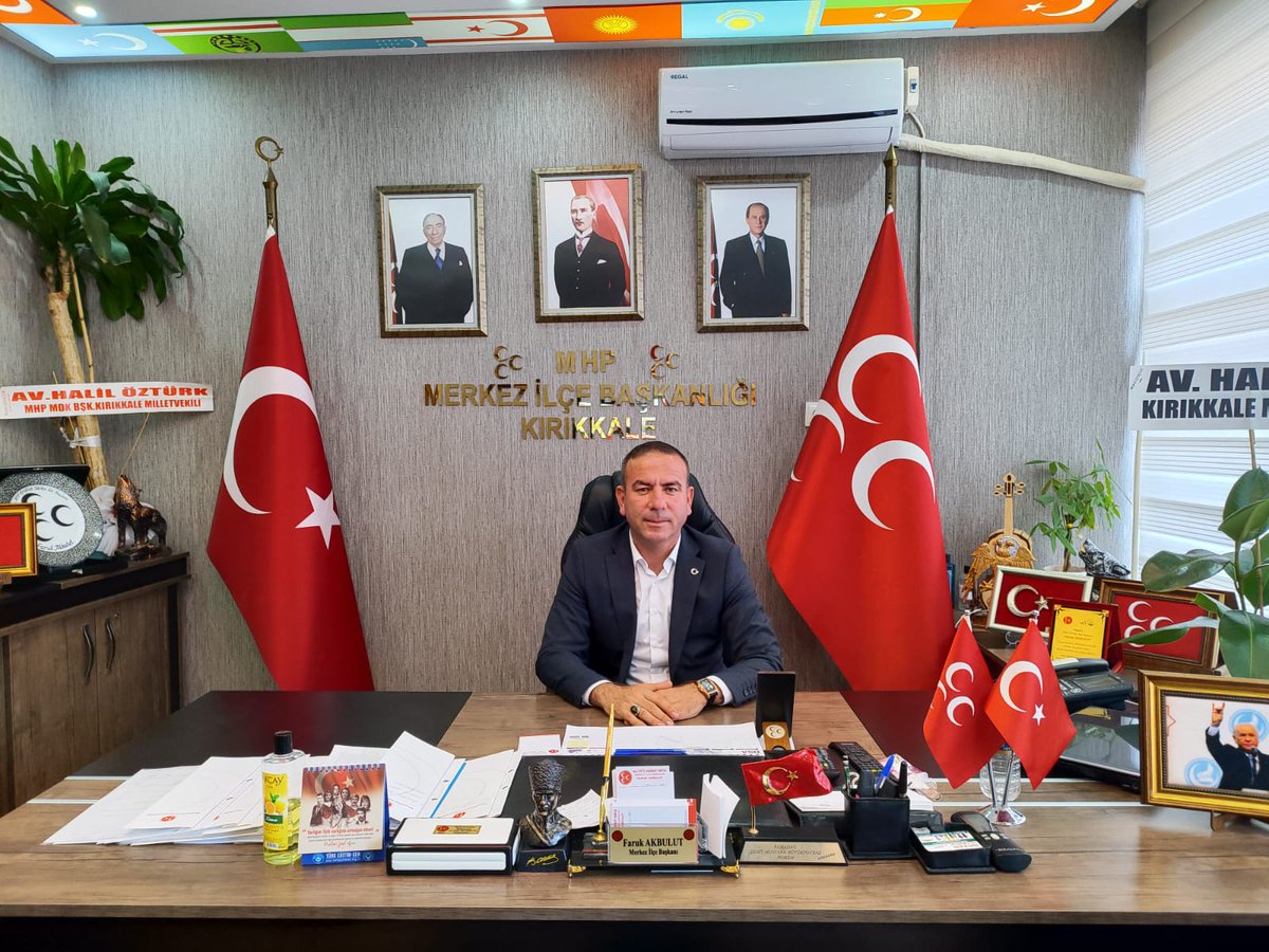 Sır ip gibidir. Bir ucunu başkasına verirsen Başkalarının sırtında kazak olarak görürsün. 🇹🇷🇹🇷🇹🇷Hayırlı cumalar