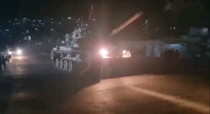 🔴 Türk Silahlı Kuvvetlerine ait tanklar Afrin'de hareket halinde görüntülendi.