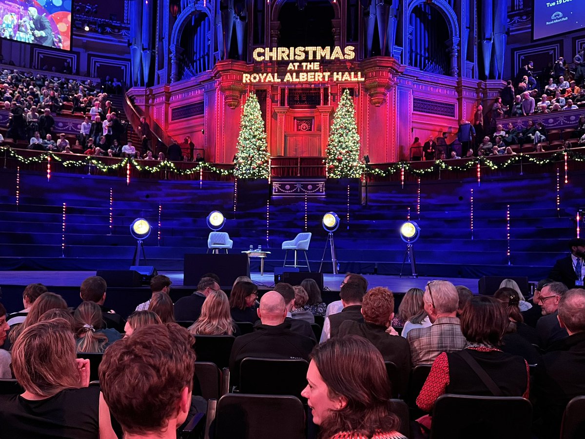 Love the @RoyalAlbertHall at Christmas. Looking forward to being entertained by my favourite podcasters @RoryStewartUK &@campbellclaret. #triplive #therestispolitics