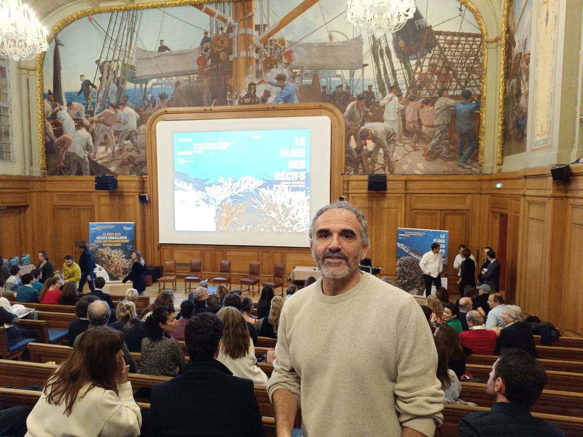 LudmillaScience's tweet photo. 🌊 Ce soir, j'ai l'honneur d'être invitée au colloque scientifique "Le paris des récifs" 🪸 organisé par #LabexCorail à l'Institut océanographique de Paris 🐬 Merci pour l'invitation au chercheur CNRS Lorenzo Bramanti, mon ancien collègue d'université de @Unipisa 👩🏼🎓👨🏽🎓 https://t.co/SzBI10KGhJ