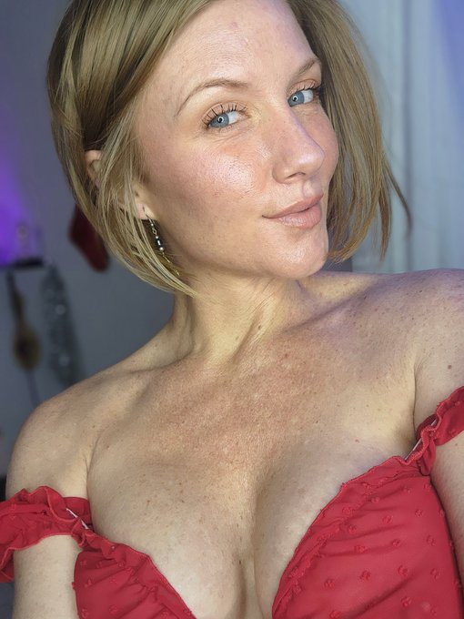 Going live meow 💜 https://t.co/V5q8td6Zay  come get your ginger time in   @StreamateModels @HighTistic<a href="/tag/fetfan"class="tags"><span>&#35;fetfan</span></a>