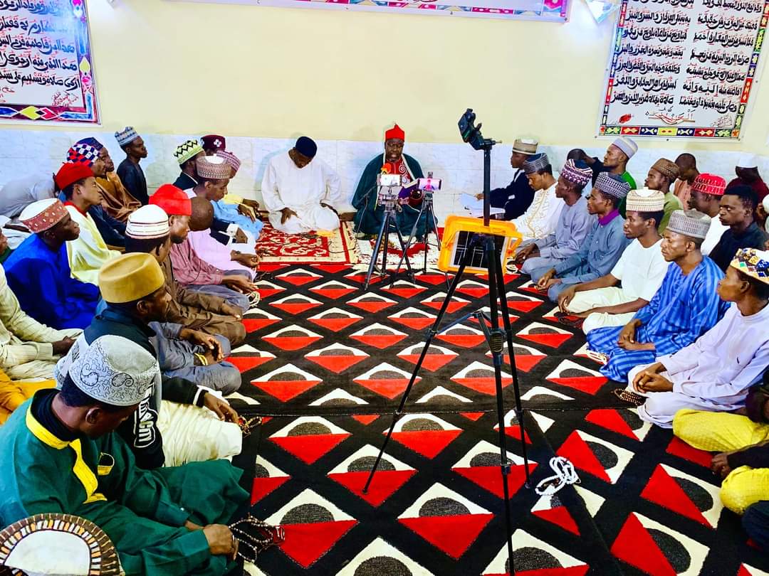 Alhamdu Lillah.

KARATUN KASHIFUL ILBAS 1445/2023 (DAY 7)

FAIDHA (1) 

A Zawiyyar Ahlul Faidhati Mai Diwani Group bisa jagorancin Shehu Isma'ila Umar Almddah (Mai Diwani).
Yau Alhamis, 14/12/2023

Wal Abdu Lillah