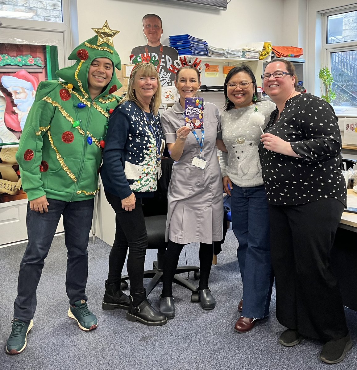 PennineBowelCSP's tweet photo. Merry Christmas 🎅🏻 from the team at our annual Christmas 🎄 Quiz hosted by SSP Ryan Mulhern-Osman 🤨 Congratulations 🥳 to Sarah, Vick and Mandy this years champions 🏆 2nd place for my team this year so same time next year 😠 #catchphrase #houseofgames #answersmash https://t.co/BFSWjzywL1