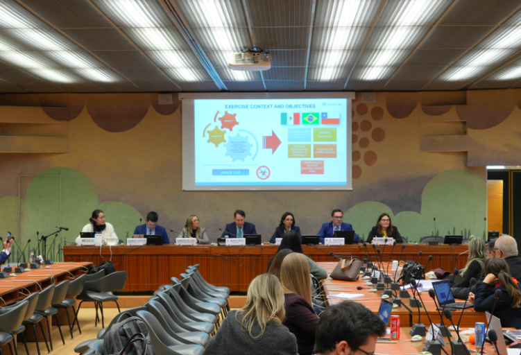 OEA_CICTE's tweet photo. .@danielaramicas, oficial del #ProgramaCICTE #UNSCR1540, compartió durante la reunión #1972BTWC, celebrado en Ginebra 🇨🇭, las experiencias desarrolladas en América Latina sobre ejercicios Peer Review ☣️🧬
ℹ️ #UNSCR1540👉https://t.co/hTgi63CCyo https://t.co/XLMlRceW7D