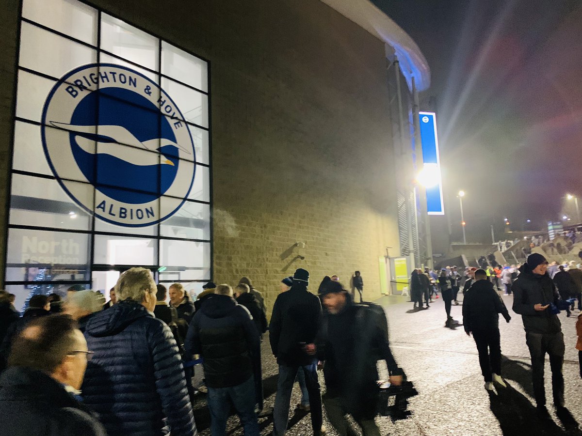 Brightonian_'s tweet photo. Bon soir mes ami!
Rocking up to the Amex after a slightly boozy works do. Anything going on tonight?? #EuropaLeague #BHAOM #LeFoot #histoire https://t.co/UTKr4KRh5k
