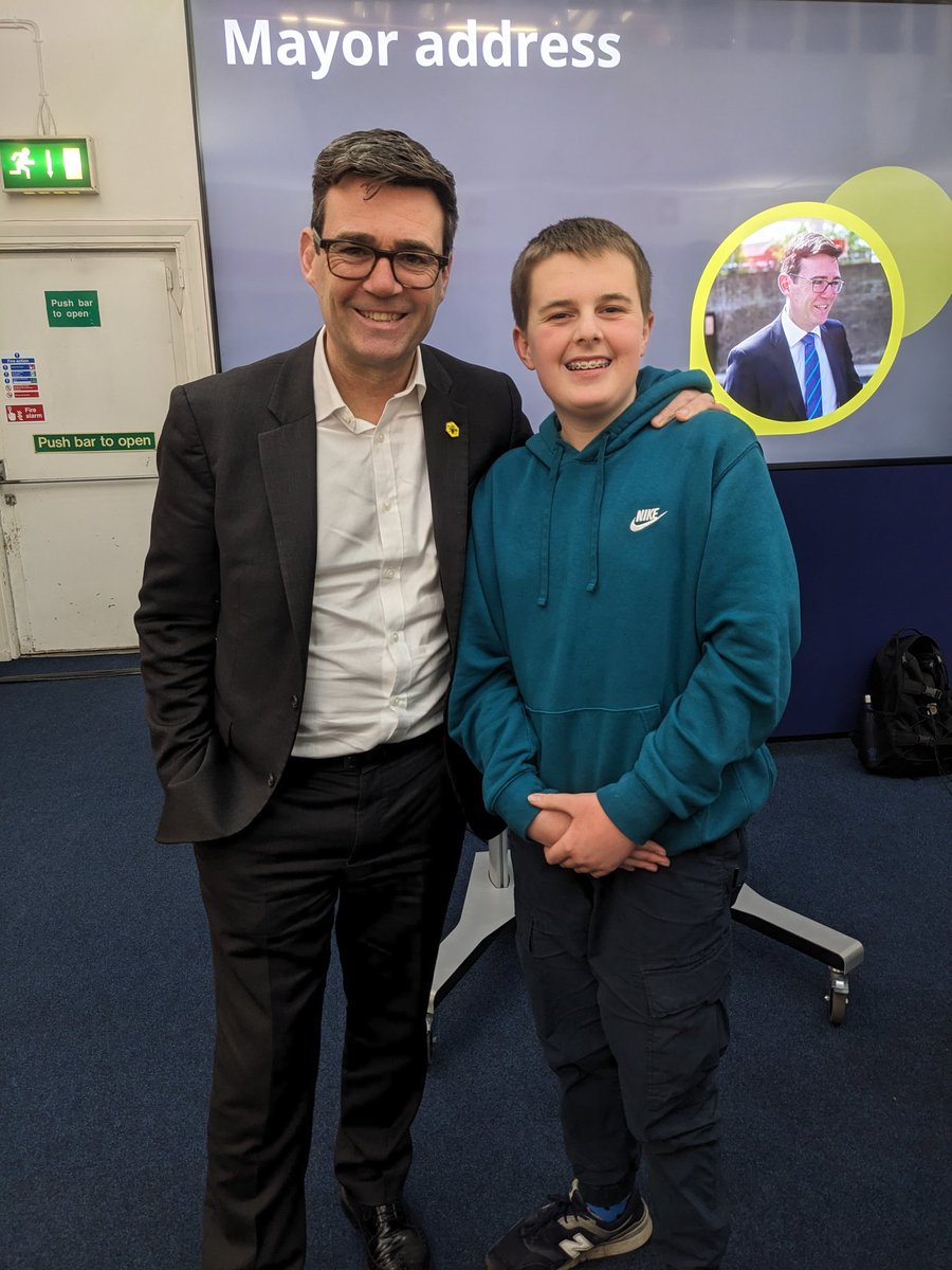 An absolute honour to meet @AndyBurnhamGM this evening at @youthgreatermcr meeting. Great to hear what Andy wants to do for Young People in 2024 with the Mbacc. 

I look forward to working with him in the not so distant future!

@MayorofGM