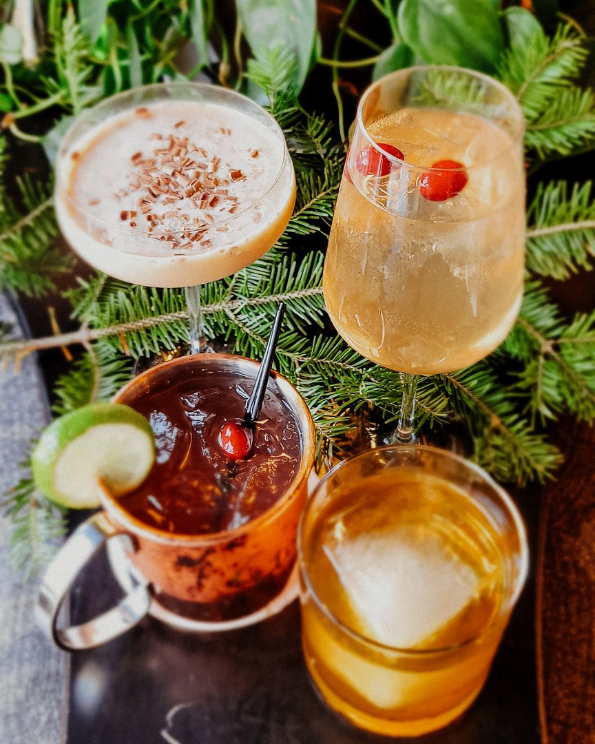 Our winter cocktails are back! Which are you most excited to try? 😋

❄️ Chocolate Martini
❄️ Winter Sangria 
❄️ Cranberry Mule
❄️ Sweater Weather Old Fashioned

#WinterCocktails #Cocktails #Genisa #WineBar #Janesville #DowntownJanesville