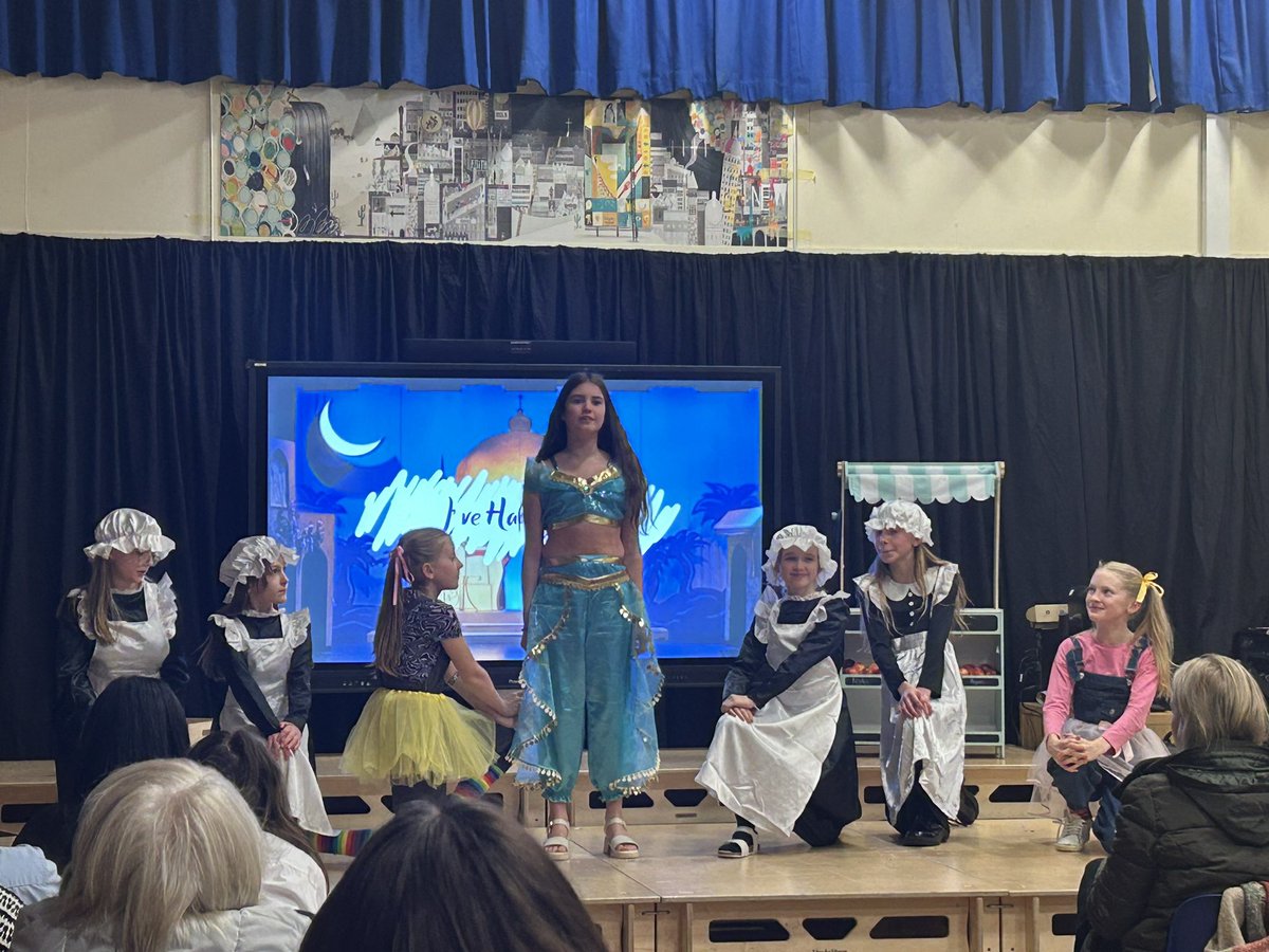 What a great performance!! The children were out of this world! They have put so much work into the panto and it really paid off! Well done everyone!! 🌍 🎄 @OneExcellence_