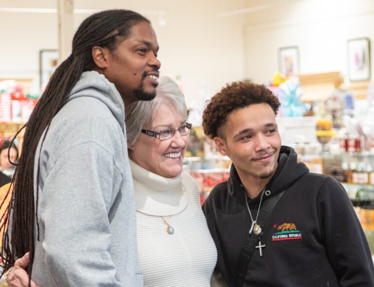 Landau Eugene Murphy Jr. is Home for the Holidays, concert Friday huntingtonnewsnetwork.com/?p=3560 #huntingtonwv check out our HNN website for the full meet &amp; greet photo gallery. Our interview is on YouTube: youtu.be/HTA9og5SCZQ?si… get your tickets for the concert at <a href="/FoundryTheater/">Foundry Theater</a>