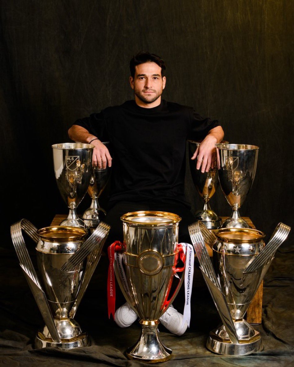 DiegoDv8's tweet photo. El Río de la Plata los cría; el viento del Noroeste los amontona. https://t.co/kkYQHgzYSB