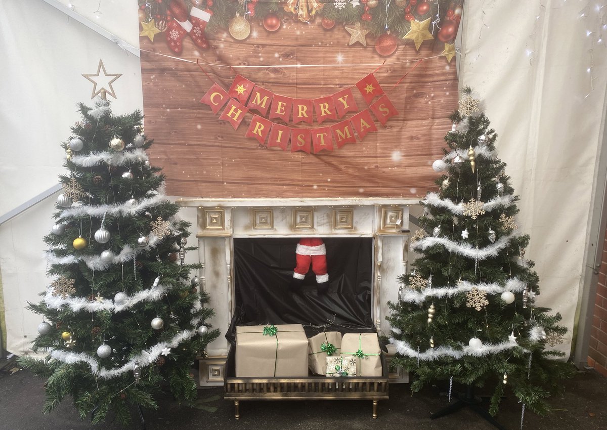 Merry Christmas from DAU RDH 🎄🎅🏻 

(Talented housekeeper Steve made us the fireplace and grate!- I just gave him a pin interest photo! 😂) 

<a href="/seniorsisbecky/">Becky</a> <a href="/FionaStyles10/">Fiona Styles</a> <a href="/GroganMandy/">Mandy Grogan QN 💙</a> #TeamDischarge