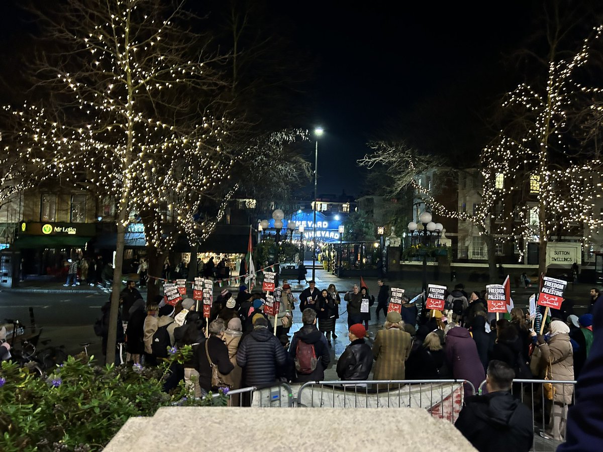 Tonight I was proud to join our Jewish community to celebrate light over darkness, for a relighting of the Menorah after a hateful act of vandalism.

I am proud now to vote in favour of a cease fire in Gaza and for solidarity with the diverse communities of <a href="/IslingtonBC/">Islington Council</a>