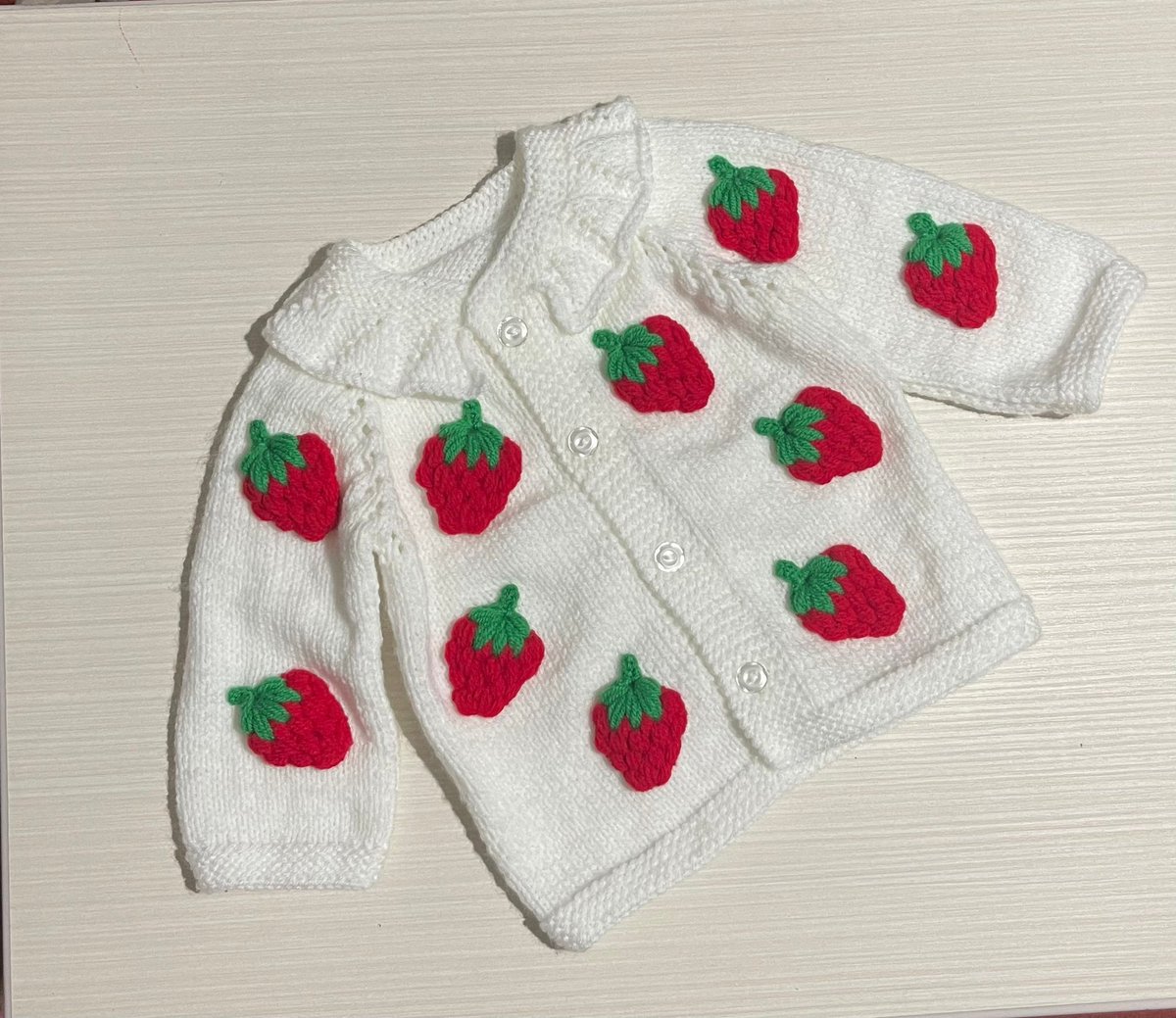 hand knitted baby cardigan #knittedbabyclothes #babycardigan #babygift #babygirl #babyshowergift #ukhandmade #etsyshop #silkyknittinguk #craftbizparty 
silkyknittinguk.etsy.com/listing/163376… via @etsy