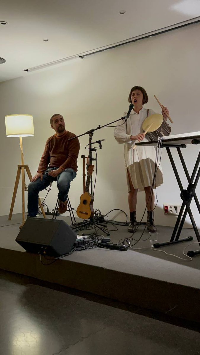 Joan Capdevila ن (@capdevilajoan) on Twitter photo Avui al <a href="/CCLBlanquerna/">CCLBlanquerna Madrid</a> de la ma de l’<a href="/IRLlull/">Institut Ramon Llull</a> tancament de luxe del #FestivalVeu amb dues “balengueres modernes”. Qui perd els orígens, per identitat.
Gracis, <a href="/MateuXuri/">Mateu Xurí</a> i Anna Ferrer!
youtube.com/live/npXFMHAVh… Avui al <a href="/CCLBlanquerna/">CCLBlanquerna Madrid</a> de la ma de l’<a href="/IRLlull/">Institut Ramon Llull</a> tancament de luxe del #FestivalVeu amb dues “balengueres modernes”. Qui perd els orígens, per identitat.
Gracis, <a href="/MateuXuri/">Mateu Xurí</a> i Anna Ferrer!
youtube.com/live/npXFMHAVh…
