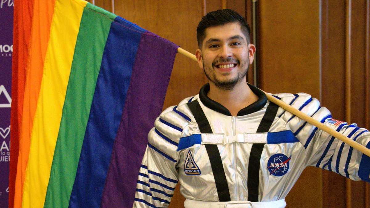 Siempre orgulloses de quienes somos, lo que hacemos y compartimos como comunidad LGBTTTIQ+ 🏳️‍🌈🏳️‍⚧️ by Sunset Cooler