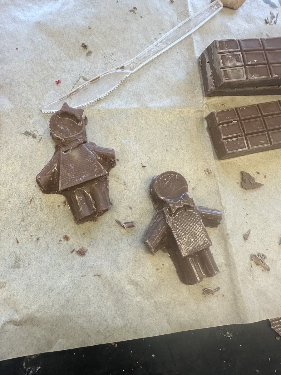 🍫 Students Cocoa Creations for #FisherandtheChocolate Factory are becoming reality! Using the molds they designed and created, they are making chocolates with so many interesting flavours including; strawberry ganache, lemon curd, pop rockets, caramel pretzel and so much more!