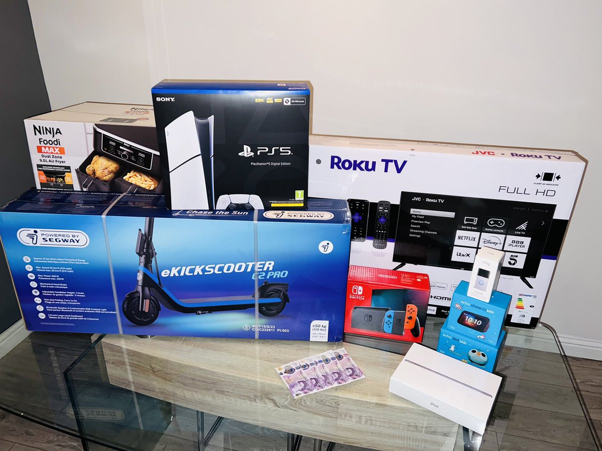 AfanUnited_FC's tweet image. 🎅🏻🎄8pm TOMORROW 🎄🎅🏻

Our Christmas raffle goes live on our Facebook page tomorrow evening. If you fancy a chance to win one of these amazing prizes send us a message, £5 per ticket 🤞🏼🎟️🎄