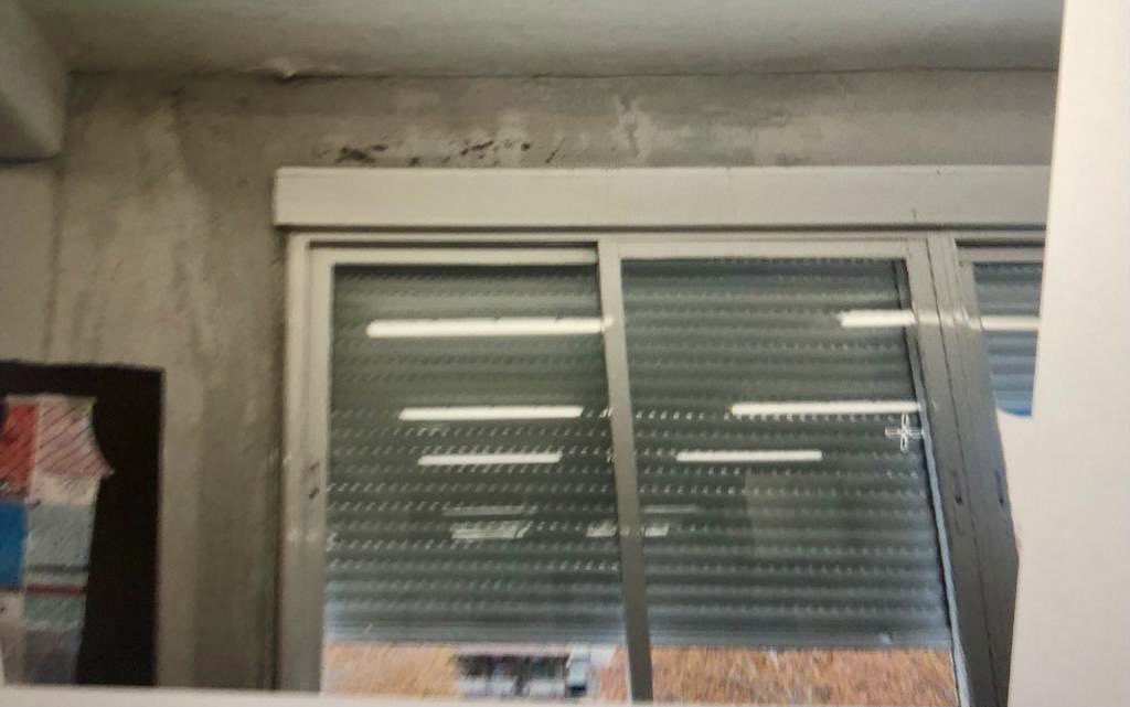 chumo79's tweet photo. @Ale_Navarro_trj @pptorrejonardoz @Ayto_Torrejon Los colegios públicos necesitan muchas reparaciones, ahora mismos así están en el Vicente Aleixandre, por favor son niños y profesores los que aguantan todos los días estas humedades insalubres. https://t.co/lq0i5mOZfm