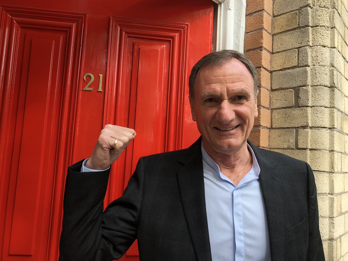 The incredible @Phil_Thompson4 is our legend on the TIA pre-match ahead of the LFC - Manchester Utd match. What a legend, what a story teller. Last tickets going fast: 🎫 ticketsource.co.uk/whats-on/21-an… #lfc #liverpool #thommo