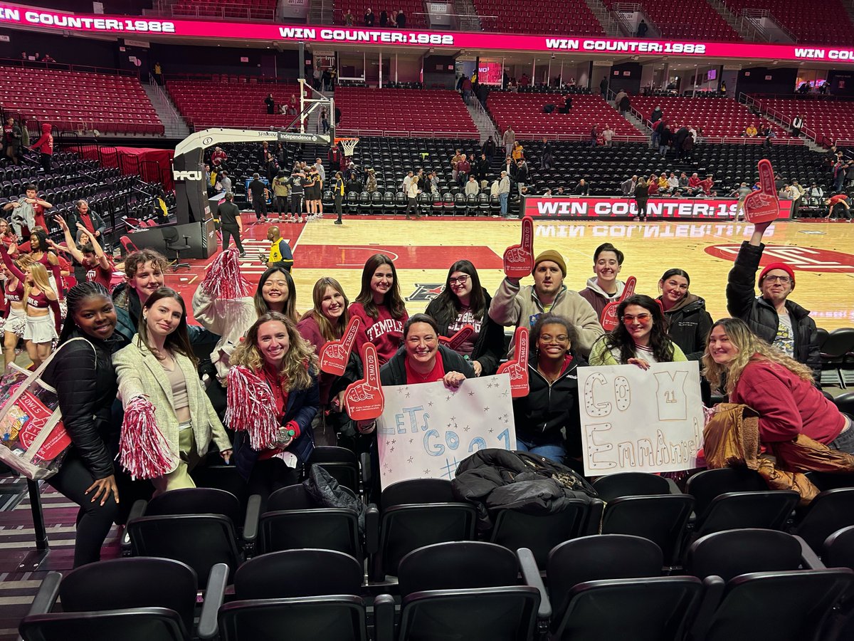 MSP 4614: Creating a Media Business showed up to the men’s basketball game to support their fellow Owl, Emmanuel Okpomo! Okpomo is a communication studies student from Nigeria. Want to learn more about Okpomo? Check out this article from The Temple News: bit.ly/46Z1yzM