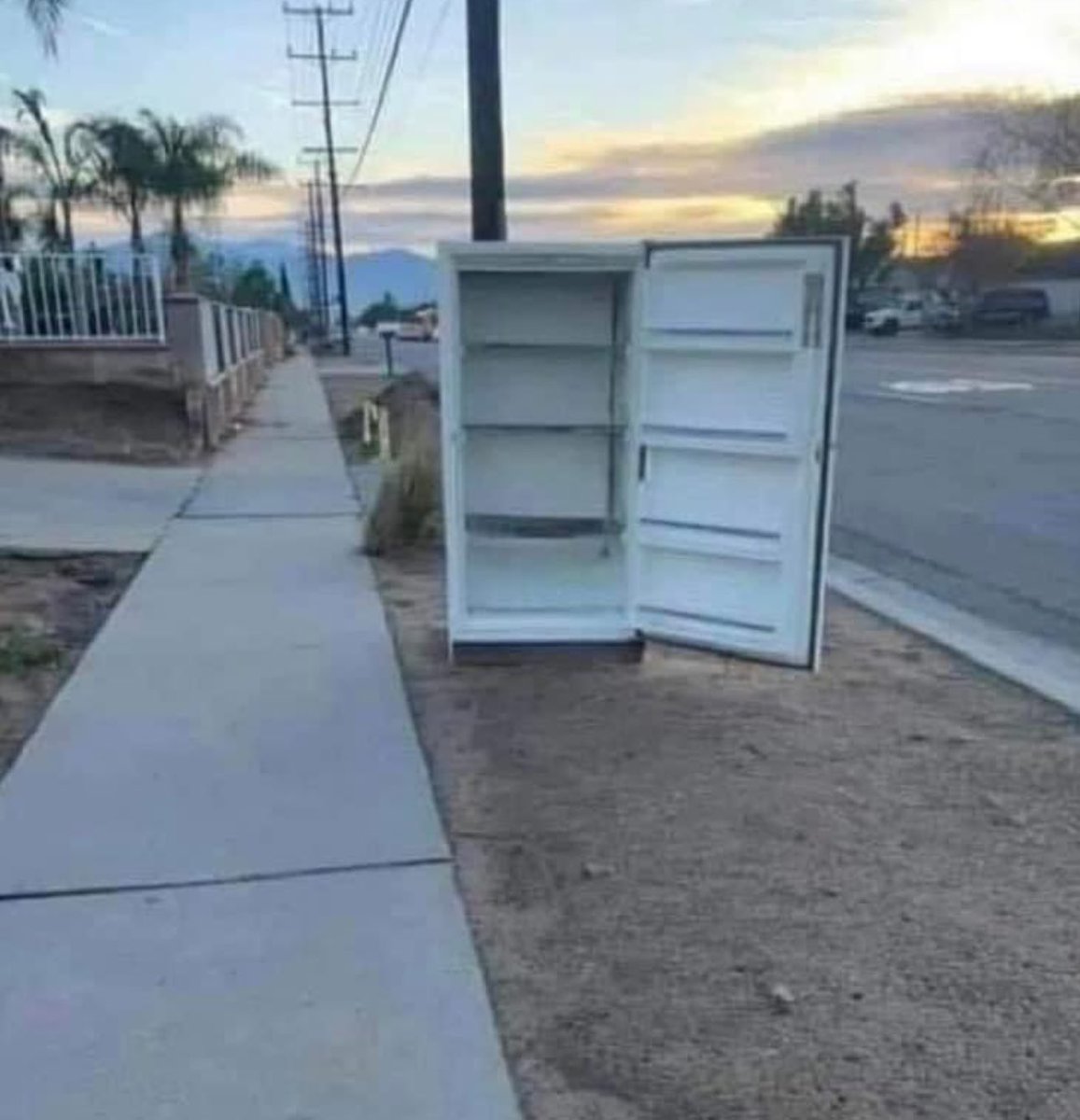 no wonder its been cold.. someone left the fridge open