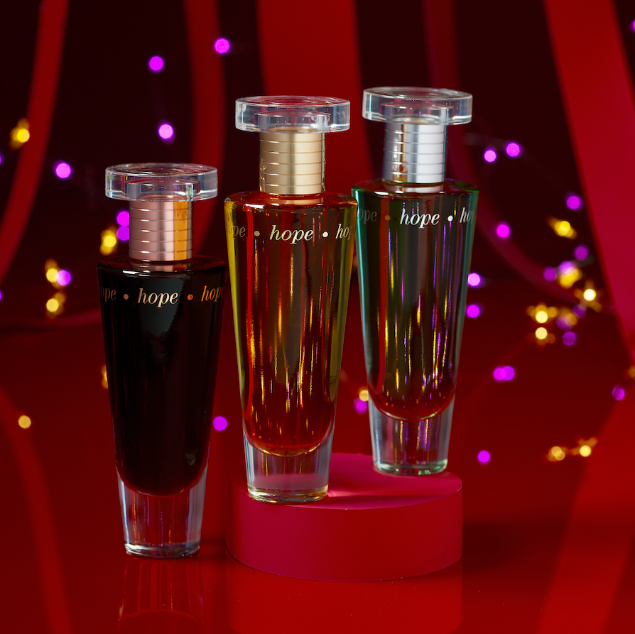 'Tis the season to indulge in luxurious scents, especially when they are on 30% off! Apply code FAMILY23 at checkout
.
.
#hopefragrances #audreygruss #perfumesale #perfumegifts #christmasgifts