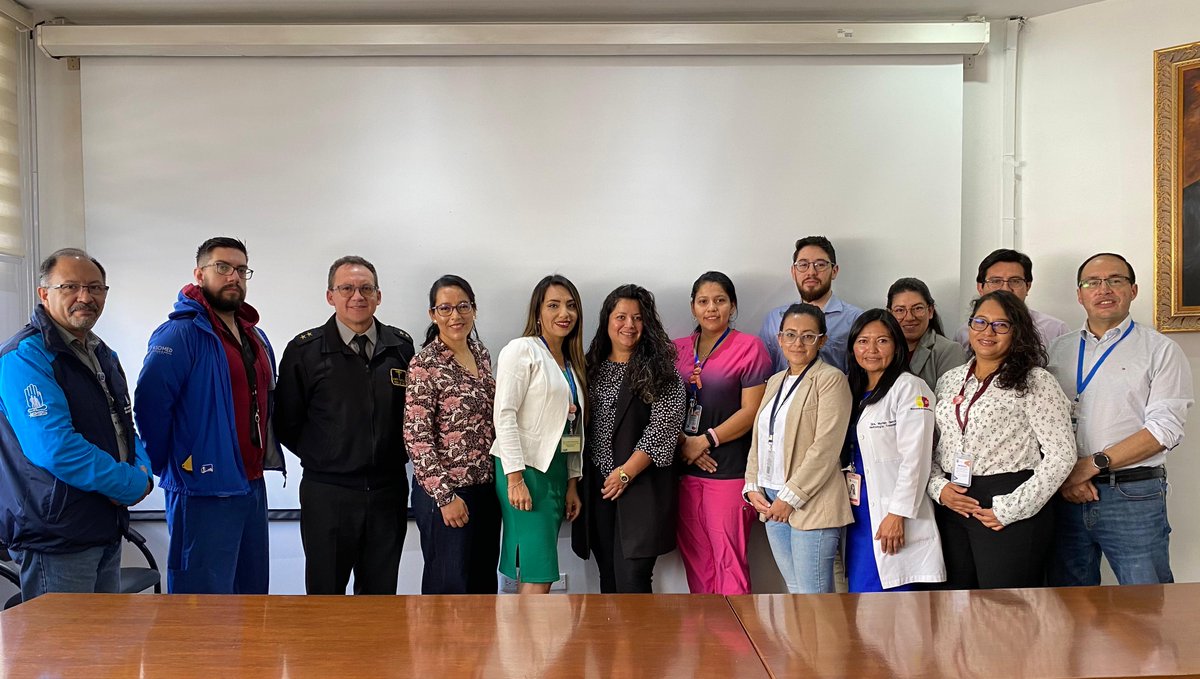 IndotEcuador's tweet photo. #IndotInforma | Nuestro equipo técnico desarrolló una reunión de trabajo con los profesionales acreditados para trasplantes del Sistema Público y Complementario de #Salud de la Zonal 1, para establecer la calendarización de los equipos de ablación renal para el 2024. https://t.co/bg5zAbsdDf
