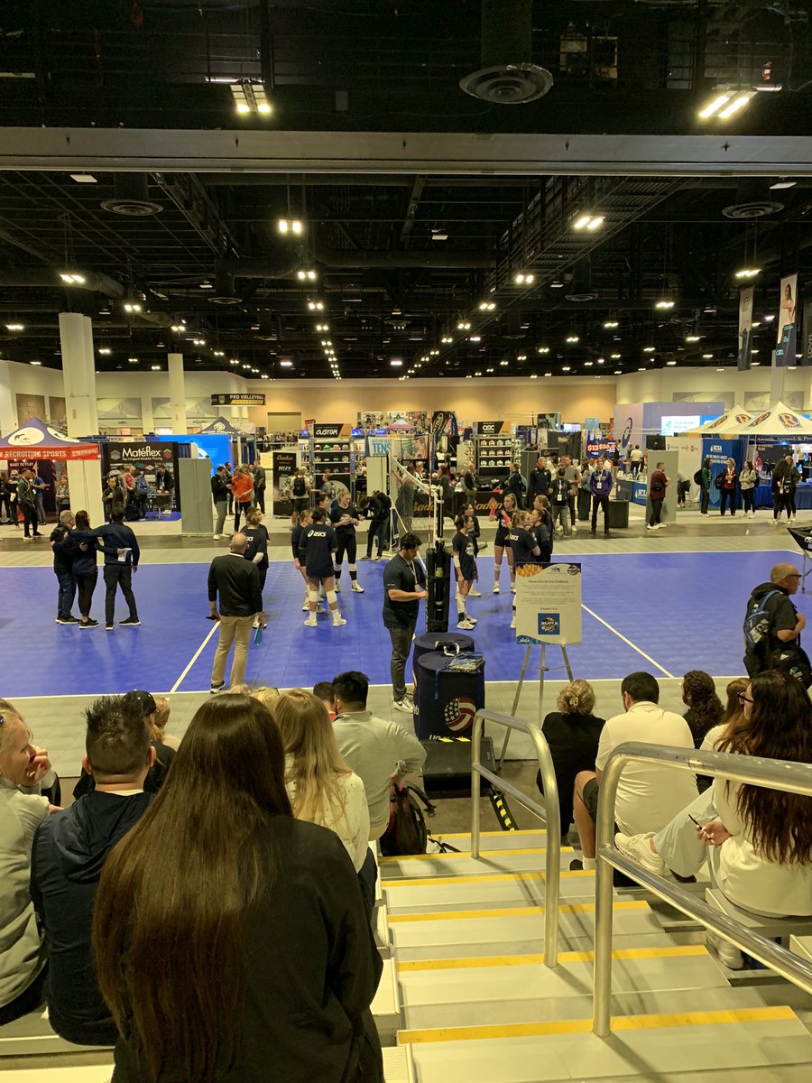 MathManMoran's tweet image. Day 1 of my first ever @AVCAVolleyball Clinic ✅ I learned a lot and am excited to learn some more tomorrow! After some awesome Final 4 games tonight of course 😁