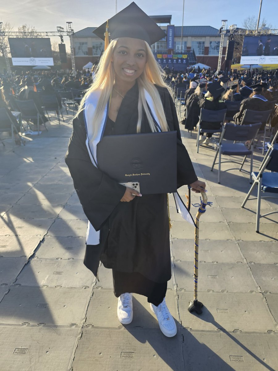 GeorgiaSouthern's tweet photo. #GSGrad23 🎓 https://t.co/HjXi0YsGpg