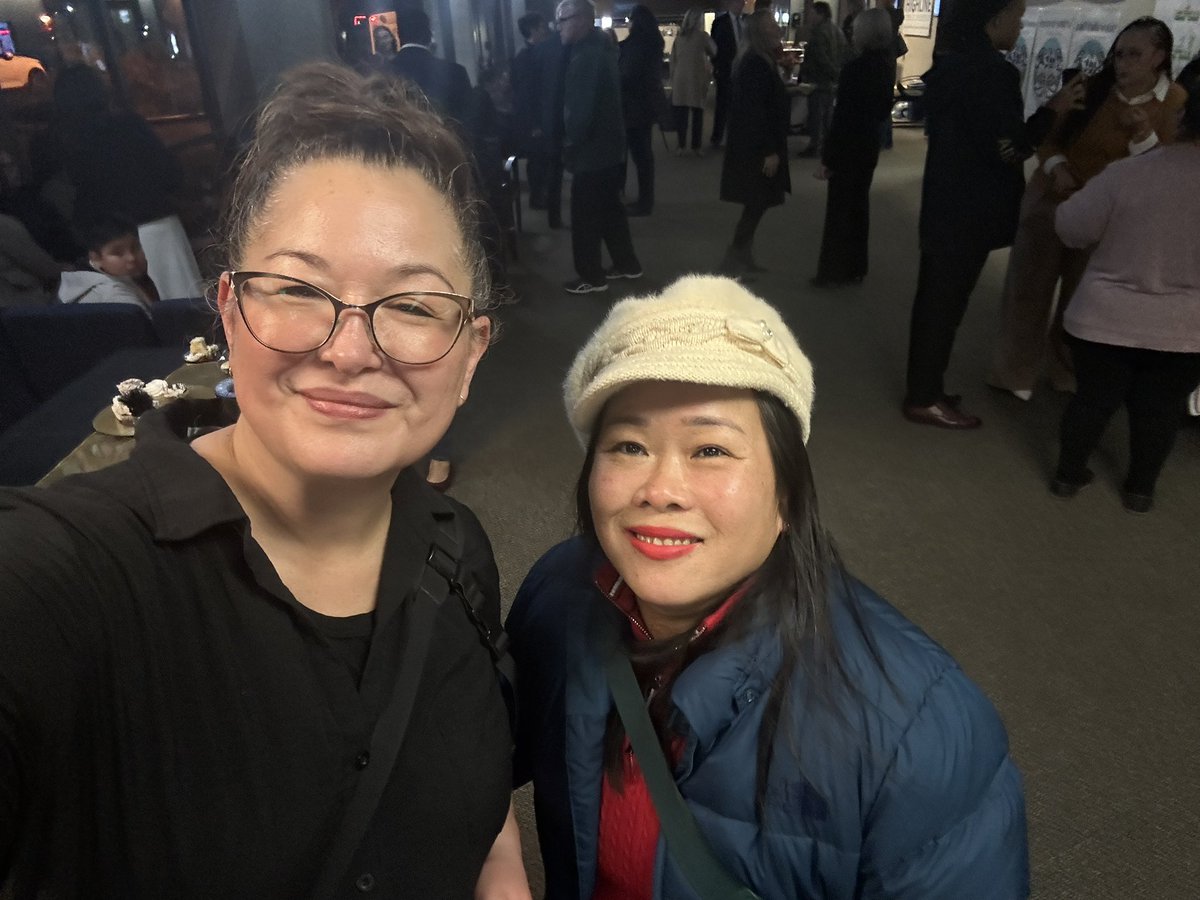 #photographer #selfies last night at swearing in of new <a href="/highlineschools/">Highline Schools</a> School Board Directors by @JudgeVGalvan!

Can’t tag Superintendent Dr <a href="/ijduran/">Ivan Duran</a> ;)