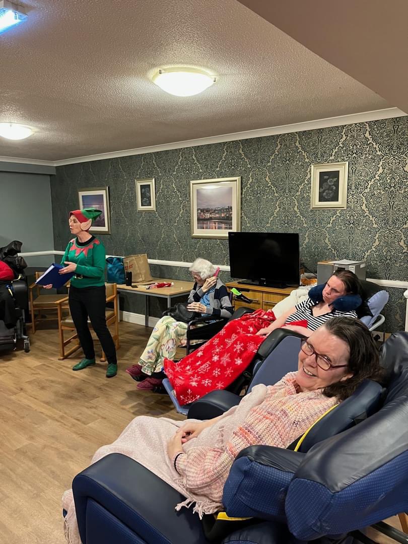 Love the folks at Braid Hills Nursing Home, Lissa Elf in her happy place!! 🤗🤗🤩🤩