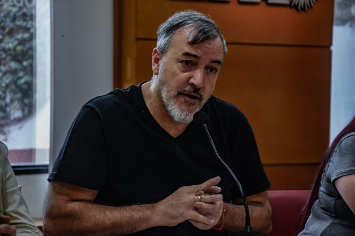 rodoaguiar's tweet image. Definimos un plan de acción contra el #ajustazo y pedimos la reapertura inmediata de todas las #paritarias

Desde #ATE decidimos plantarnos contra el ajustazo. Hemos sido mandatados para definir medidas de acción directa. Milei ganó la elección, después esperamos que asuma y…