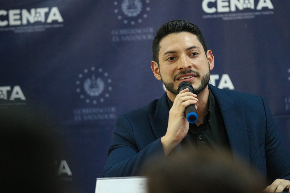 CENTAELSALVADOR's tweet image. Salvador Lizama, del @CNRSV, expresó que la firma implica un compromiso serio que forma parte de la nueva visión que implementan, un acercamiento no solo a los sectores productivos, sino también al sector académico y al sector de investigaciones, que reviste de gran importancia.