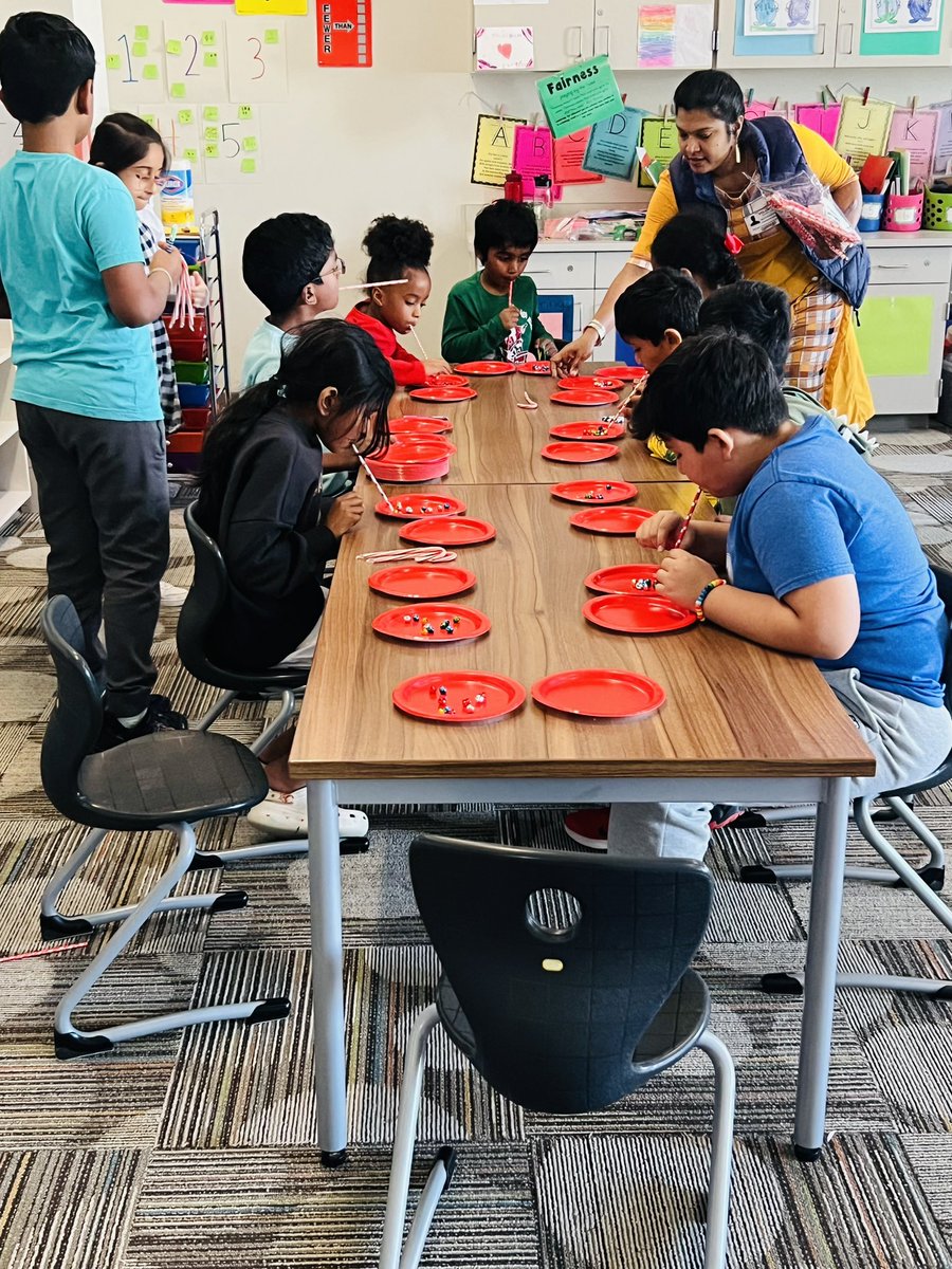 parul_bh's tweet photo. Kids definitely had gala time playing all minute to win it games 😃#greenhouse #christmasparty @FamiLeePTO @NetZeroLee https://t.co/BgVjTcVPI1