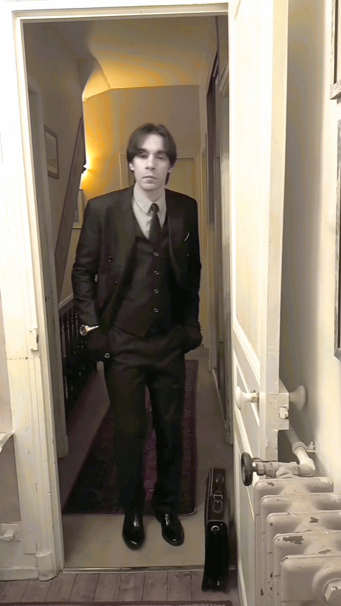 Ciel_PthWindsor's tweet image. His Royal Highness the Young Earl Maxwell Mitford visits his CEO office to dine with major investors and clients #youngmodel