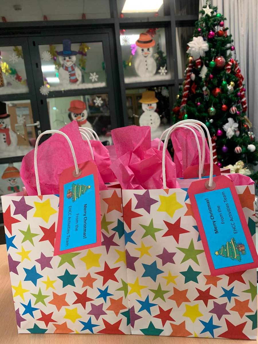 Activities Department celebrated Christmas at EHCC today with live music, pass the parcel and santa giving out gifts! So heartwarming to see our patients’ enjoy Christmas with their friends&amp;Families! #MerryChristmas# <a href="/ngalitam1/">EHCC Inpatient Therapy & Activities 🌺</a>   <a href="/JoRaphael4/">Jo Raphael</a> <a href="/gavinmarc/">Gavin Shields RN, RM, ACP</a> <a href="/HRPRAGU/">RaguramanPadmanabhan</a>